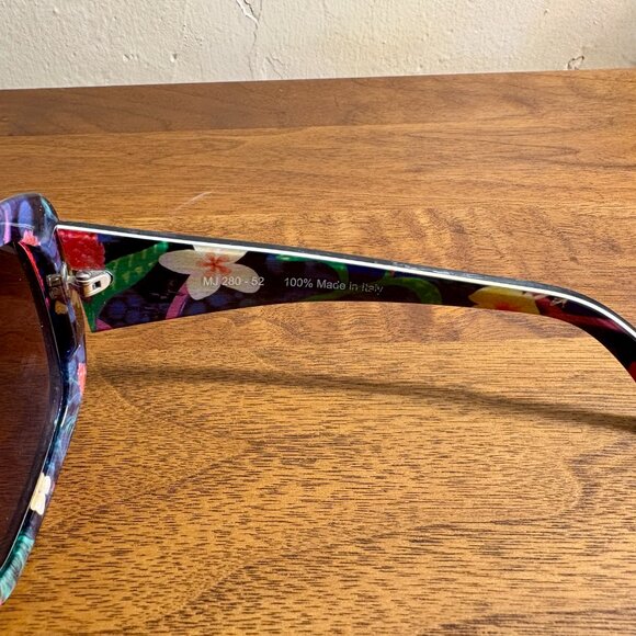 Maui Jim You Move Me, Navy & Floral Glasses with Case - Picture 5 of 7